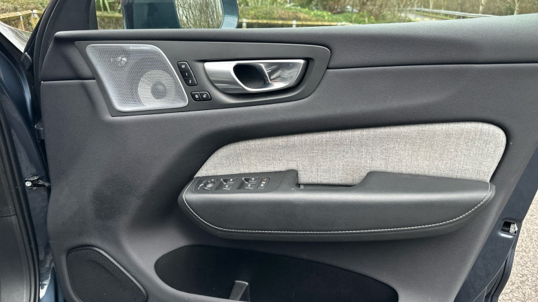 Volvo XC60 2.0 T8 [455] RC PHEV Ultimate Dark 5dr AWD Gtron Estate